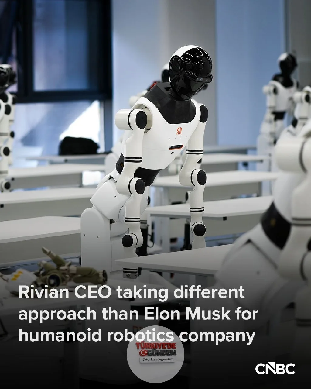 Rivian Automotive CEO'su RJ Scaringe, elektrikli araç üreticisinin üretim hattı çalışanlarının çok da uzak olmayan bir gelecekte yeni bir meslektaş türüyle, yani insansı robotlarla çalışacağını öngörüyor. Rivian R2 elektrikli aracının tanıtımı için d