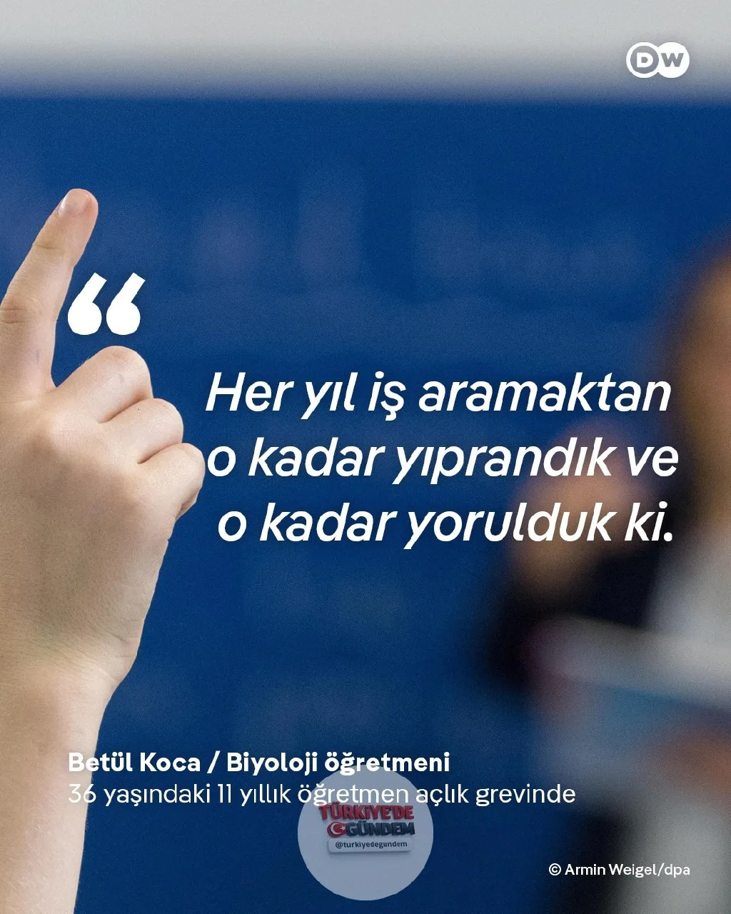 "Ya mesleği bırak ya da aç kal deniliyor" Özel sektör öğretmenleri ve mülakat mağduru öğretmenler açlık grevinde Öğretmenler, taban maaş hakkının geri getirilmesini, güvencesizliğin sona erdirilmesini talep ediyor @pelinunker Ayrıntılar: