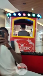 Malatya'ya gelen iki turist, alışveriş merkezini gezmek için alışılmadık bir yönteme başvurdu.