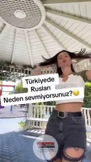 Bir Rus, Türkiye’de Rusları sevmeyenlere kibarca ricada bulundu; “Ruslar şöyle Ruslar böyle. Arkadaşlar yani neyi sevmiyorsunuz Rusların? Ruslar size ne yaptı? Yani bizde insanız. Niye ayrımcılık yapıyorsunuz şöyle böyle. Çok yanlış. Lütfen yapmayın.