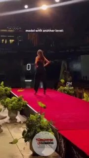 Model Mila, podyumda ters takla atarak görenleri şaşkına çevirdi