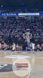 Nicolo Melli'den üç sayılık basket!
