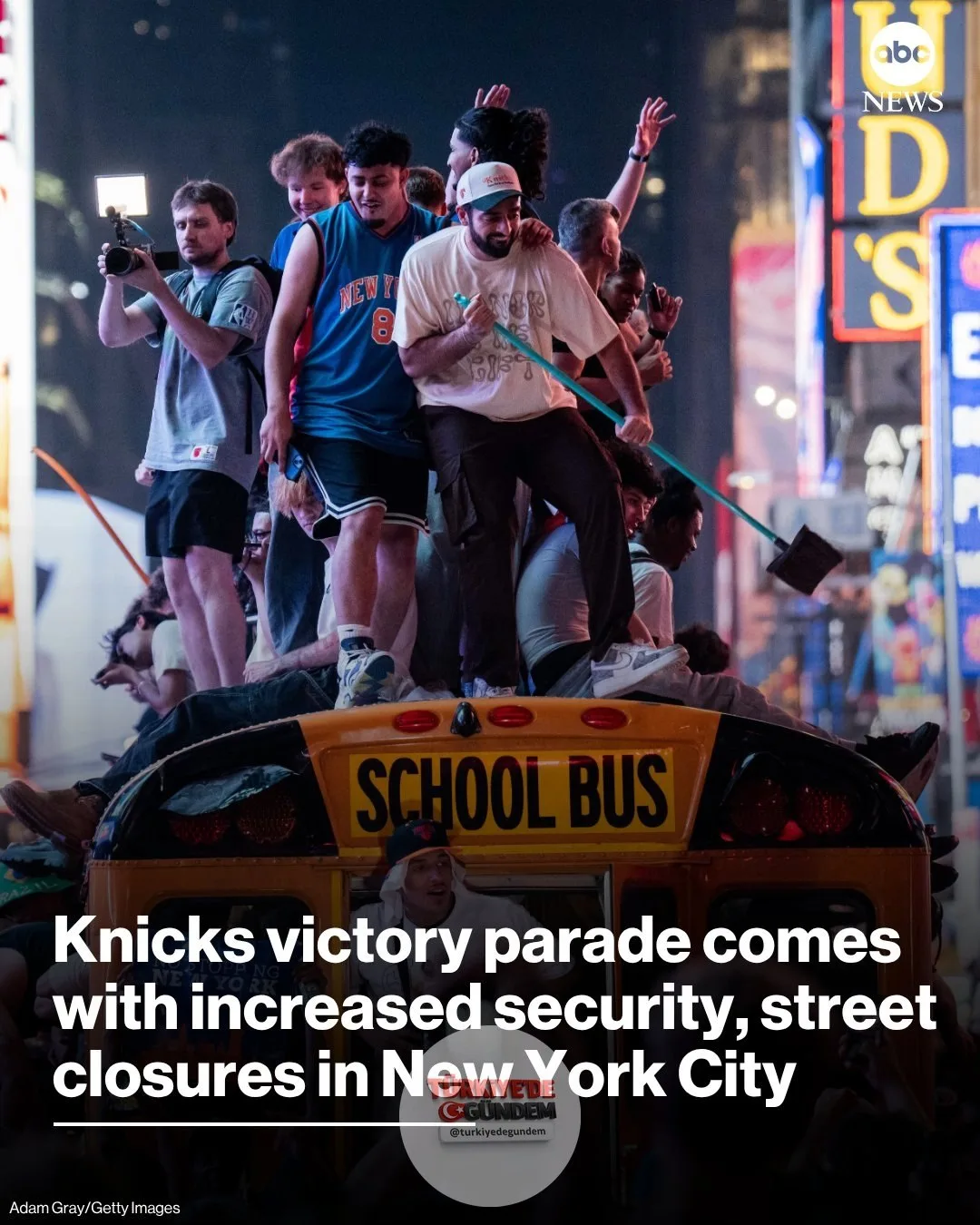 New York Knicks'in elli yılı aşkın süredir kazandığı ilk NBA şampiyonluğunu kutlamaya hazırlandığı New York'ta, perşembe günü Lower Manhattan sokaklarının hınca hınç dolması bekleniyor.