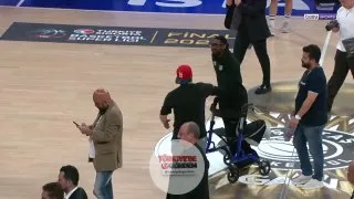 Aşil tendonu ameliyatı geçiren Jonah Mathews, Beşiktaş GAİN - Fenerbahçe Beko maçında takım arkadaşlarını yalnız bırakmadı.