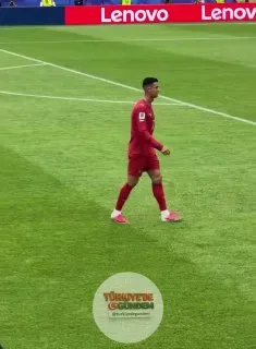 Demokratik Kongolu taraftarların, maçın ardından Cristiano Ronaldo’ya 'Messi' tezahüratı yaptığı anlar: