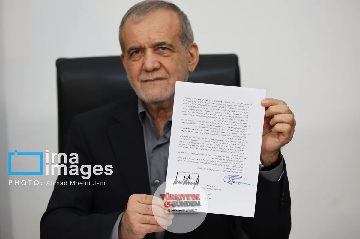 SON DAKİKA: İran Cumhurbaşkanı Mesud Pezeşkiyan, bugün sabahın erken saatlerinde ofisinde "İslamabad Anlaşması Metni"ni imzaladı.