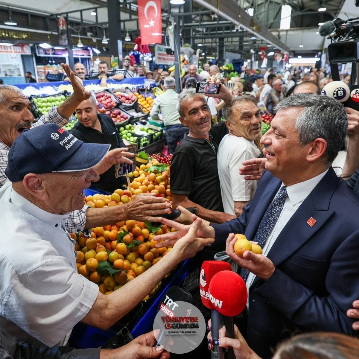 Özgür Özel: “Lider, halkın içinde olur. Bize bina lazım değil.”