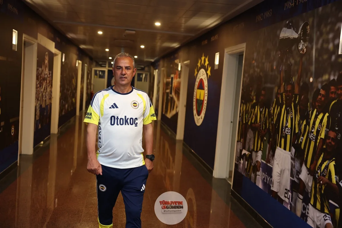 Fenerbahçe Teknik Direktörü İsmail Kartal, Samandıra Can Bartu Tesisleri'ndeki görevine başladı.