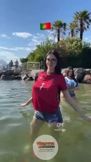 Manke Martina, beline kadar suya girip dans ederek Ronaldo’ya destek verdi