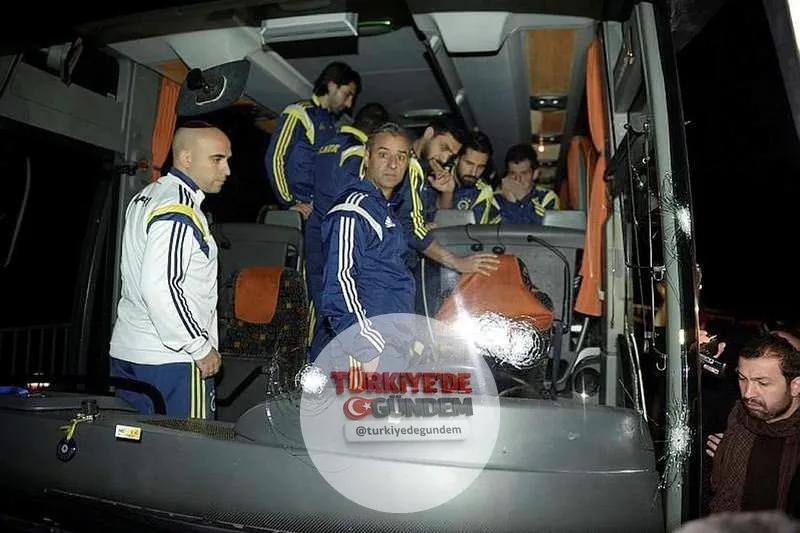 Caner Erkin: “Fenerbahçe otobüsü kurşunlandığında şoför bayılmıştı. İsmail Kartal direksiyonu tutup arabanın kontrolünü alarak hepimizin hayatını kurtardı.”