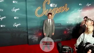 Kara dedektiflik dizisi 'Sugar'ın ikinci sezonu için özel dikim takım elbisesini yeniden giyen oyuncu Colin Farrell, yeni sezonda başkarakter dedektifin 'daha insani bir hale büründüğünü' belirtti.