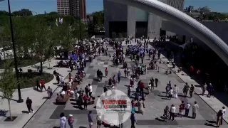 Eski ABD Başkanı Barack Obama ve onun Beyaz Saray'daki sekiz yıllık görev süresine adanan yeni müze ve kültür merkezi, Chicago'da kapılarını ziyaretçilere açtı. Müze önünde uzun kuyruklar oluşturan kalabalıklar, eski başkan ve eşi Michelle Obama'nın