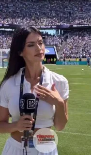 Dünya Kupası'ndaki kadın yorumcular güzellikleriyle tüm dikkatleri üzerine çekti.