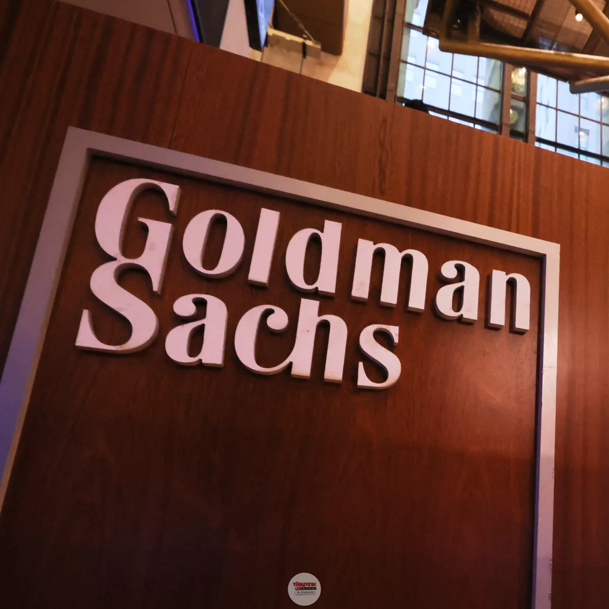Goldman Sachs, 2026 yıl sonu ons altın fiyatı için beklentisini 5.400 dolardan 4.900 dolara düşürdü