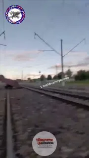 İki Ukraynalının bir Rus kamikaze İHA saldırısından kıl payı kurtulduğu o anlar kameraya yansıdı.