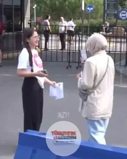 Okulların önünde YKS heyecanı başladı.