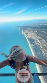 Adrenalin tutkunu Callie, helikopterden atladığı anları takipçileriyle paylaşarak gündeme oturdu.