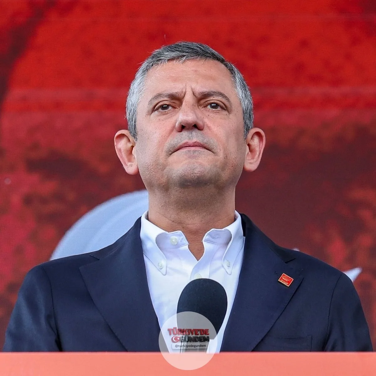 Özgür Özel: “Başıma gelenlere bakınca 26 yaşındaki Özgür Özel’e ‘Oğlum, otursana eczanende, FIFA’nı ne güzel oynuyordun’ diyebilirim ama bunu dersem kötü örnek olurum.”