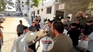 UYARI: RAHATSIZ EDİCİ İÇERİK Gazze kentindeki Filistinliler, İsrail'in bir sivilin evini vurması sonucu ateşkesin bozulduğunu belirtirken, sağlık yetkilileri çok sayıda ölü ve yaralı olduğunu bildirdi.