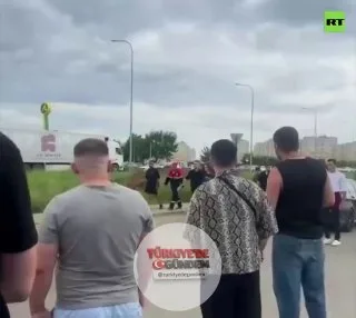 Rusya'nın Krasnodar kentindeki bir alışveriş merkezinde bıçaklı saldırı düzenlendi. Saldırıda en az 1 kişi hayatını kaybetti.