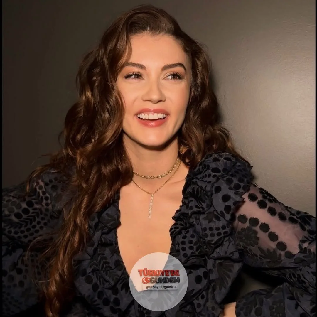 Burcu Özberk, Dua Lipa'nın düğün fotoğrafını paylaştı: "Kitabı yok ki okuyalım, sınavı yok ki çalışalım..."