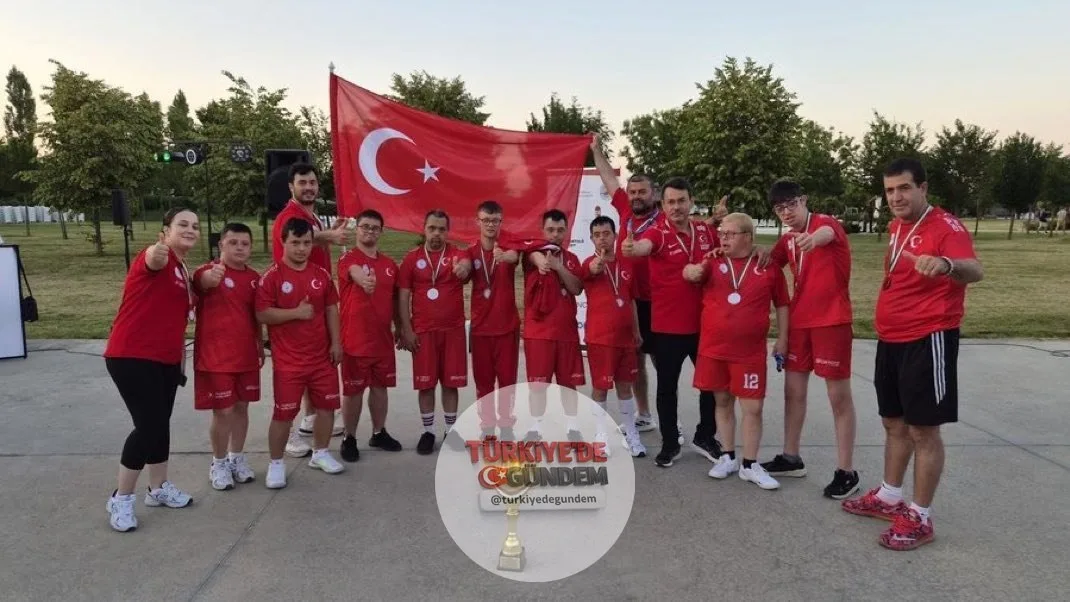 Down Sendromlular Basketbol Milli Takımı, Macaristan'da düzenlenen Dünya Şampiyonası'nı ikinci sırada tamamladı.