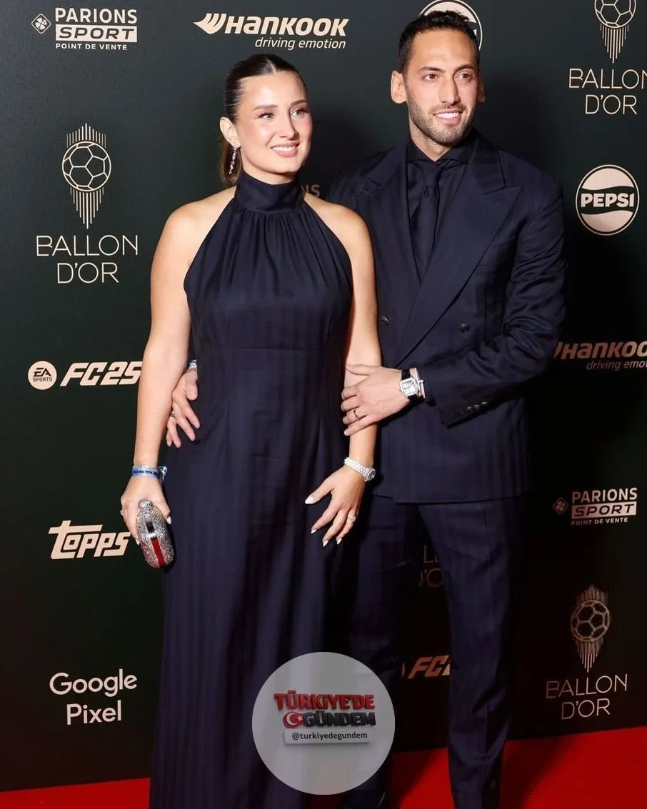 Hakan Çalhanoğlu'nun eşi Sinem Çalhanoğlu: "Bugün eleştirdiğiniz takım ve parmakla gösterdiğiniz kaptan, sizi Dünya Kupası'na götüren kişilerdir. Dün alkışladığınızı bugün yermek, futbolu değil sadece sonucu sevdiğinizi gösterir. Kazanırken sahiplenm
