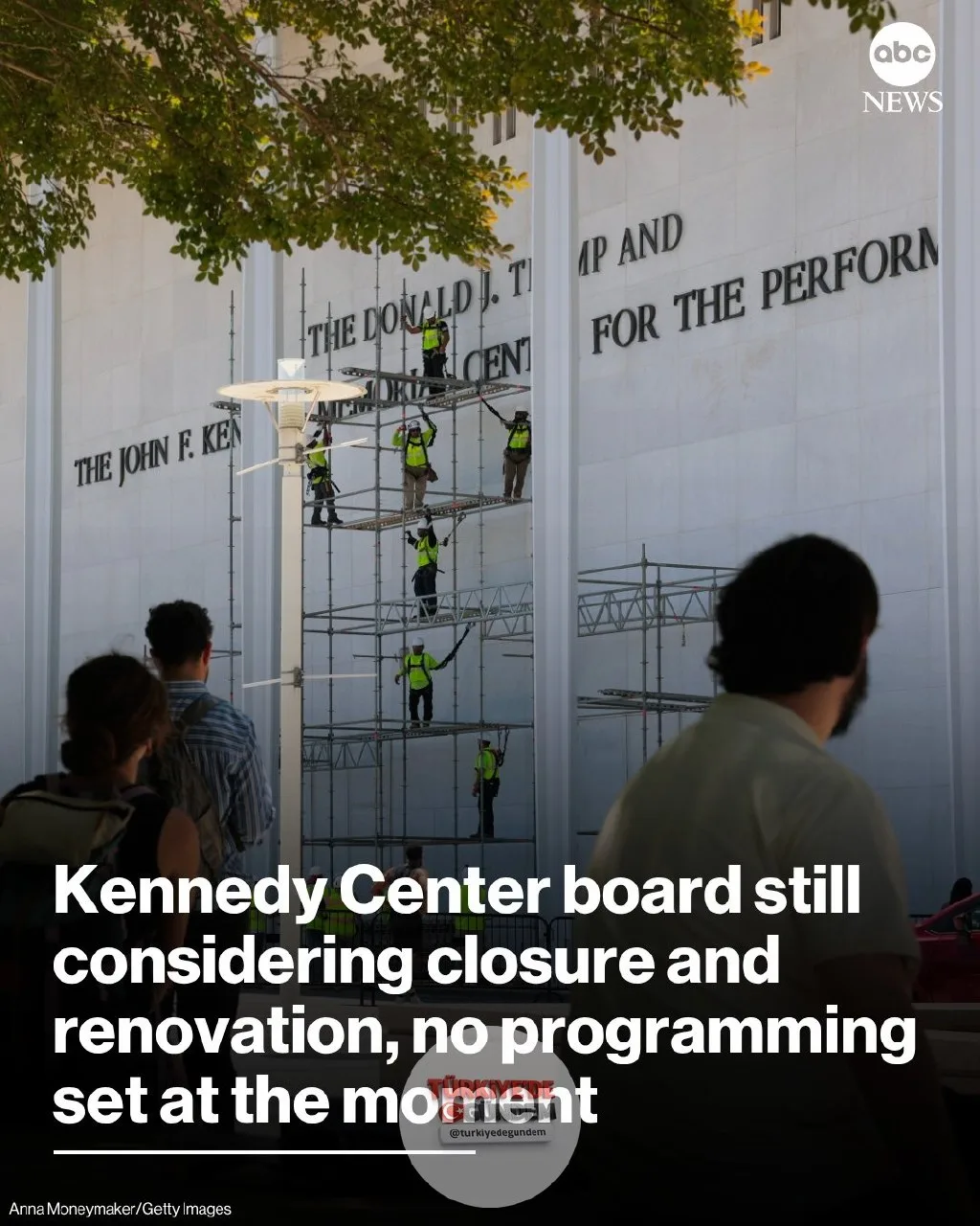Kennedy Center yönetimi, kapsamlı bir tadilat için binayı tamamen kapatma seçeneğini değerlendirmeye devam ettiklerini açıkladı. Yetkililer, şu an için ileri bir tarihe planlanmış herhangi bir program bulunmadığını belirtti.