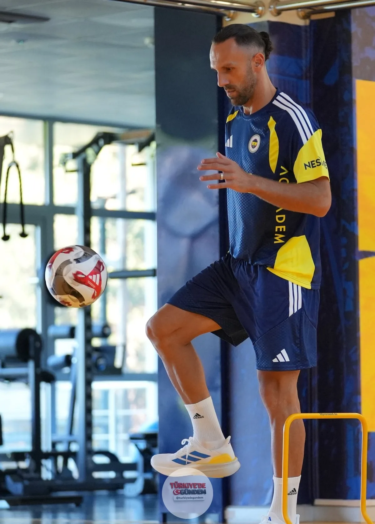 Fenerbahçe'nin yeni transferi Vedat Muriqi, Samandıra Can Bartu Tesisleri'nde bireysel antrenmanlarına başladı!