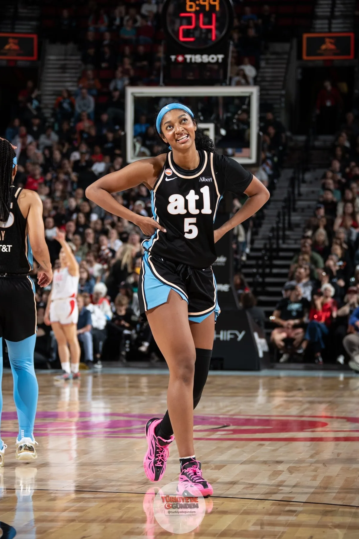 Angel Reese, Fever karşısında kariyerindeki 1.000'inci ribaunduna ulaştı. Reese, WNBA tarihinde bu sayıya en hızlı ulaşan oyuncu oldu.