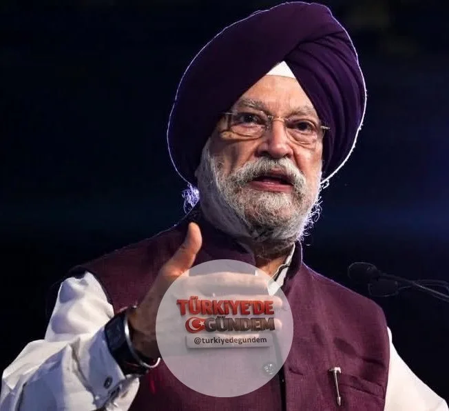 SON DAKİKA: Hindistan Petrol Bakanı Hardeep Puri, ticaret yollarındaki rahatlamayla birlikte ucuz ham petrol tedarikinin sağlanması sonucu benzin ve motorin fiyatlarında indirime gidileceğini açıkladı.