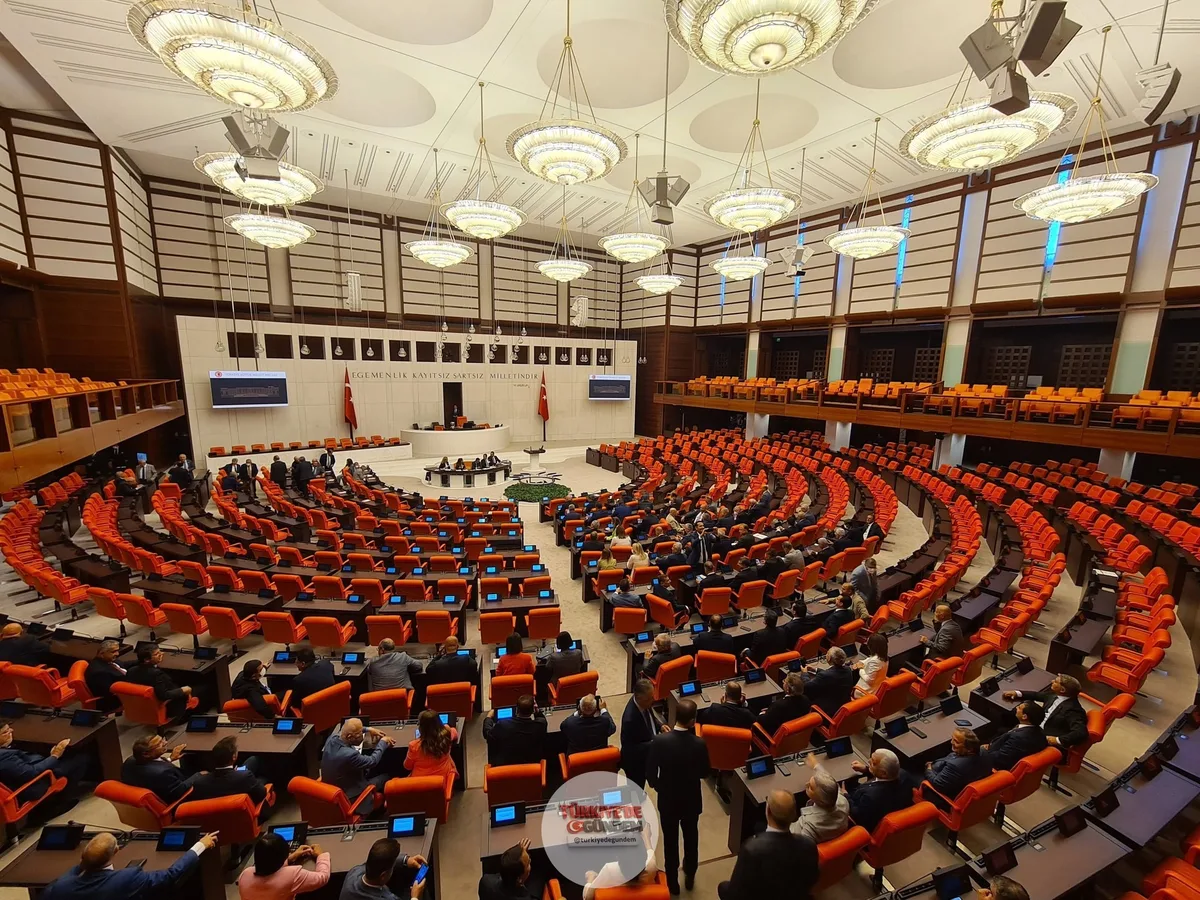 Türkiye Büyük Millet Meclisi'ne vatandaşlardan dikkat çekici talepler geldi. Sigara ve alkol kullananların sağlık giderlerinin devlet tarafından karşılanmaması, 25 yılı aşkın süredir evli olan ve en az 3 çocuğu bulunan ailelere özel tüketim vergisiz