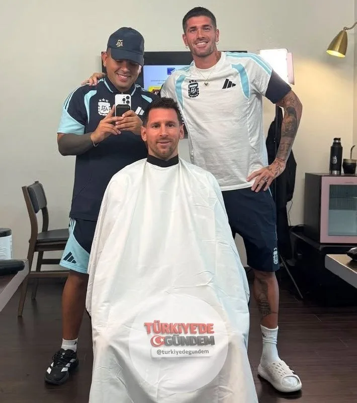 Lionel Messi, Avusturya maçı öncesinde berbere gitti.