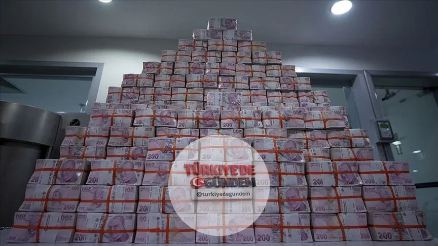 Adıyaman'da yaşayan bir kişi, Süper Loto'da 6 şanslı numarayı doğru tahmin ederek 1 milyar 98 milyon TL'lik büyük ikramiyenin sahibi oldu.