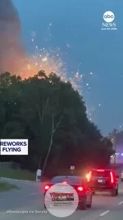Oklahoma'nın Broken Arrow kentinde Cumartesi günü bir havai fişek standında çıkan yangın, ürünlerin büyük bölümünün kül olmasına yol açtı. Gökyüzüne kıvılcımların saçıldığı olayda herhangi bir yaralanma bildirilmedi.