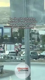 İzmir'de bir adam, hamile eşini hastaneye yetiştirebilmek için koşarak yolu açtı