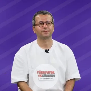Diyetisyen Ersin Özdemir: Ayak ve ayak parmağı kıllarımız sağlığımız hakkında çok önemli bilgiler veriyor. Özellikle ayak tırnaklarına yakın bölgelerdeki kıllar dökülüyorsa veya hiç kıl çıkmıyorsa, bu durum kalp ve damar hastalıklarına, dolaşım probl