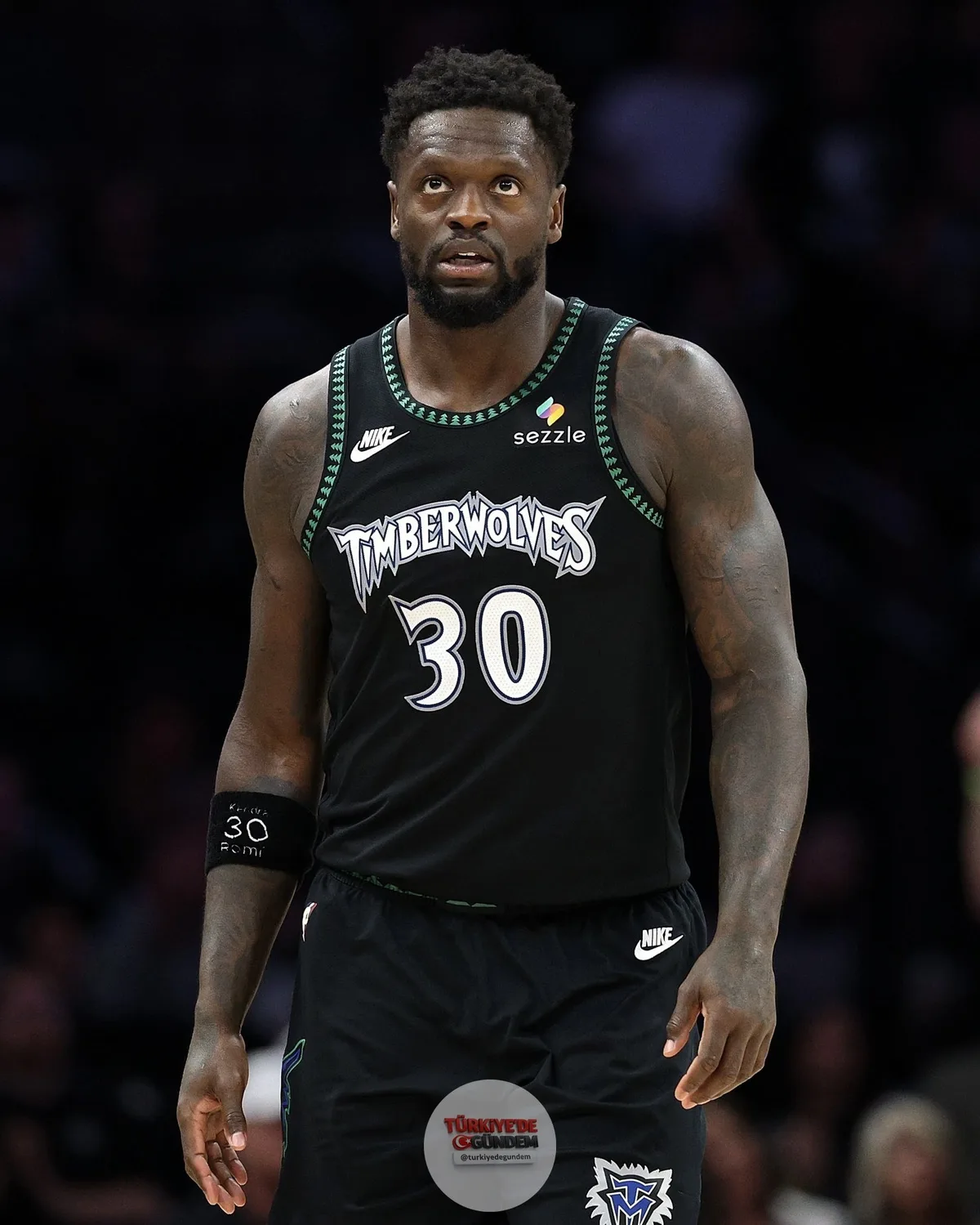 Shams Charania'nın aktardığına göre, Timberwolves; Julius Randle ve drafttaki 28. sıra hakkını Nets'e gönderdiği üç takımlı bir takasla Nic Claxton'ı Bulls'a dahil etti.