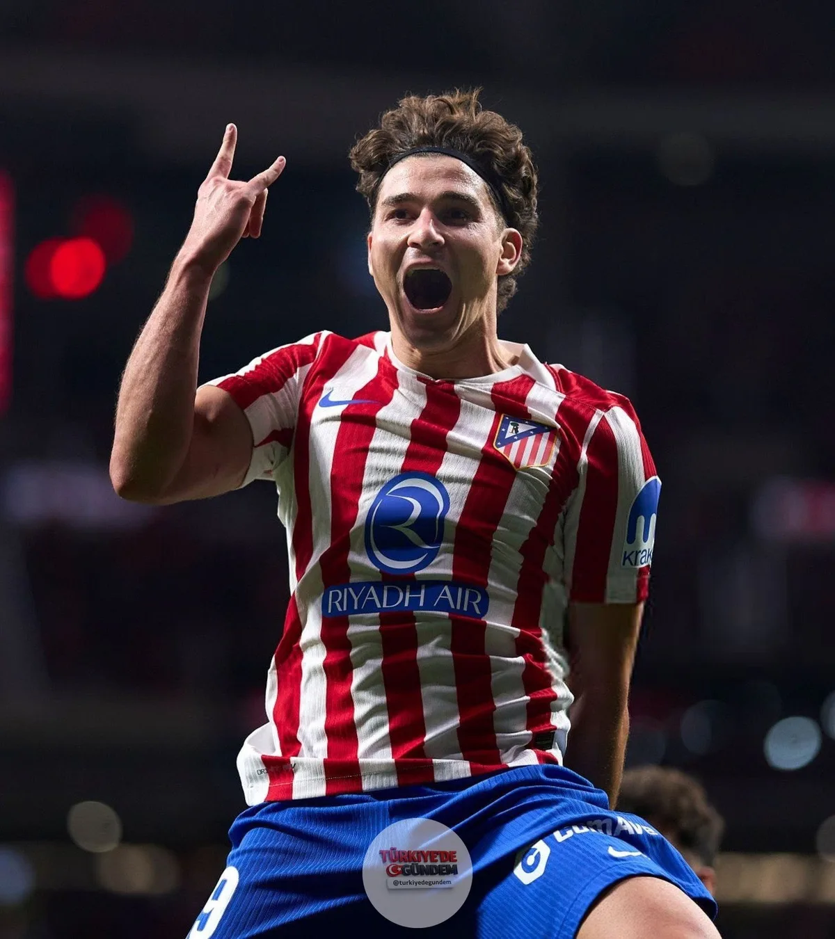 Julian Alvarez: "Şu an bunu konuşmanın zamanı değil ancak hiçbir şeyi de saklamıyorum; dürüst bir insan olmaya çalışıyorum. Atletico Madrid yetkilileriyle görüştüm ve bir transferin herkes için en iyisi olacağını düşünüyorum. Hayalimi gerçekleştirmek