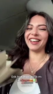 Erkek arkadaşından "erik buketi" alan kadın
