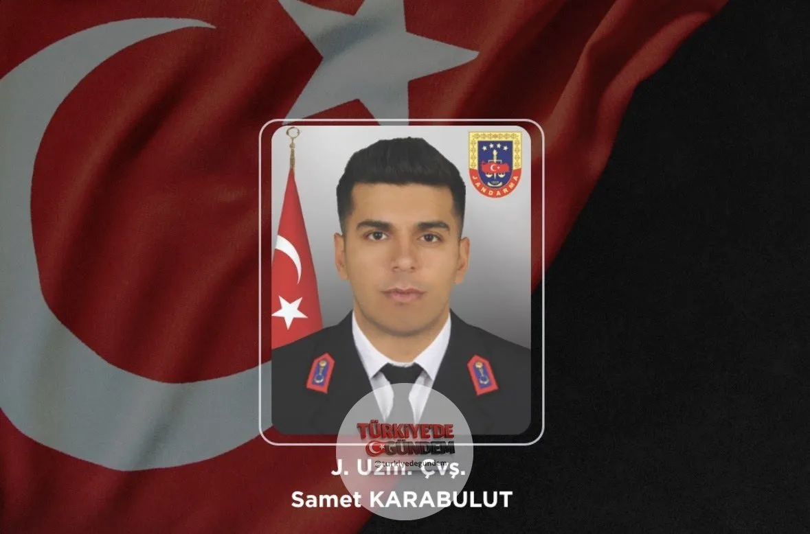 Van-Erciş karayolunda devriye görevi yürüten Jandarma Uzman Çavuş Samet Karabulut, askeri aracın ticari bir araçla çarpışması sonucu şehit oldu. Kazada, 4'ü asker olmak üzere toplam 5 kişi yaralandı.