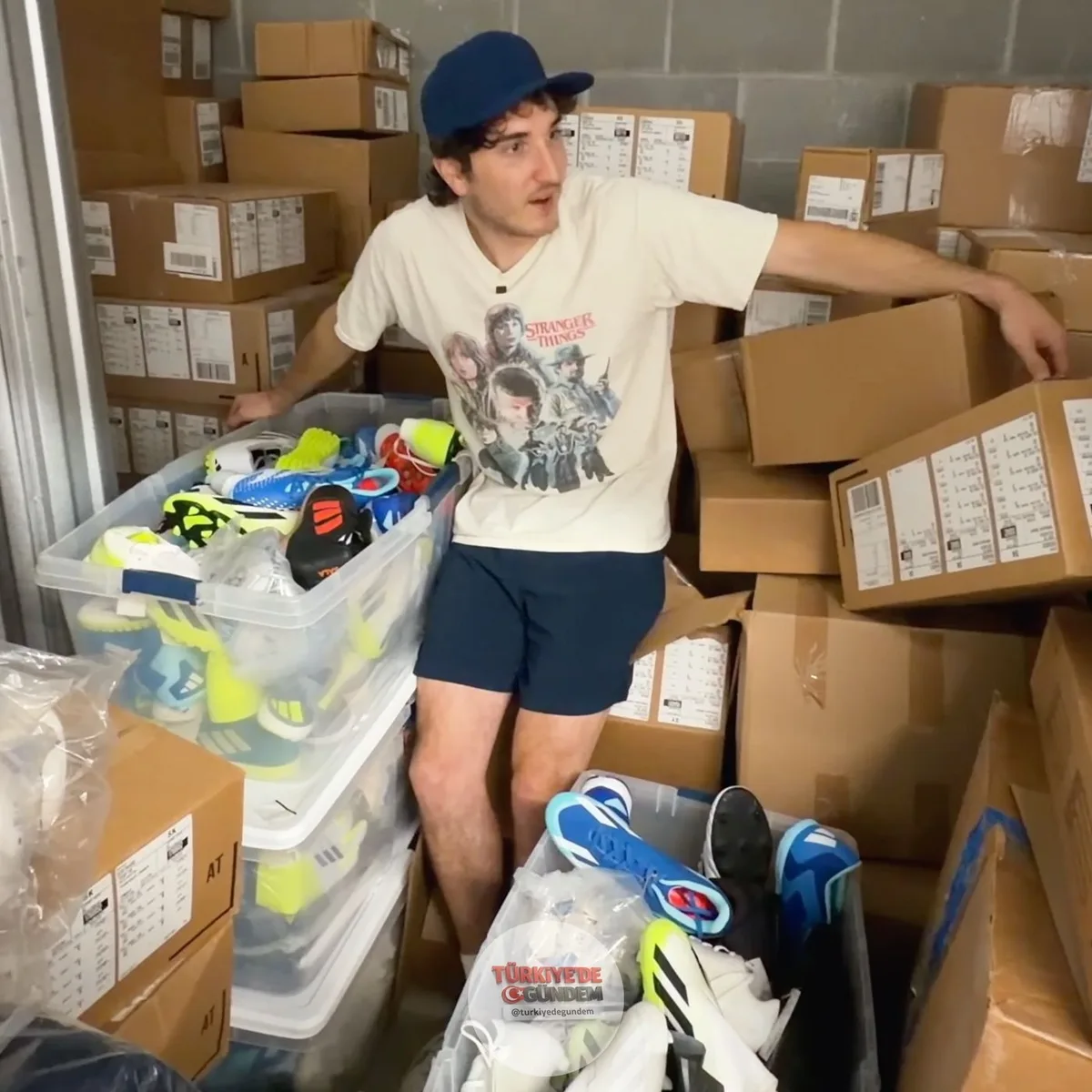 Bir YouTuber, 2 bin dolara satın aldığı depo ünitesinin içinden 120 bin dolar değerinde Adidas ürünü çıkardı.