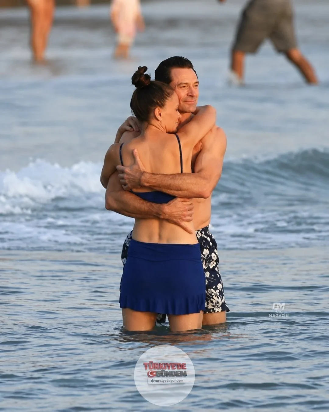Hugh Jackman ve Sutton Foster aşklarını denizde tazeledi.