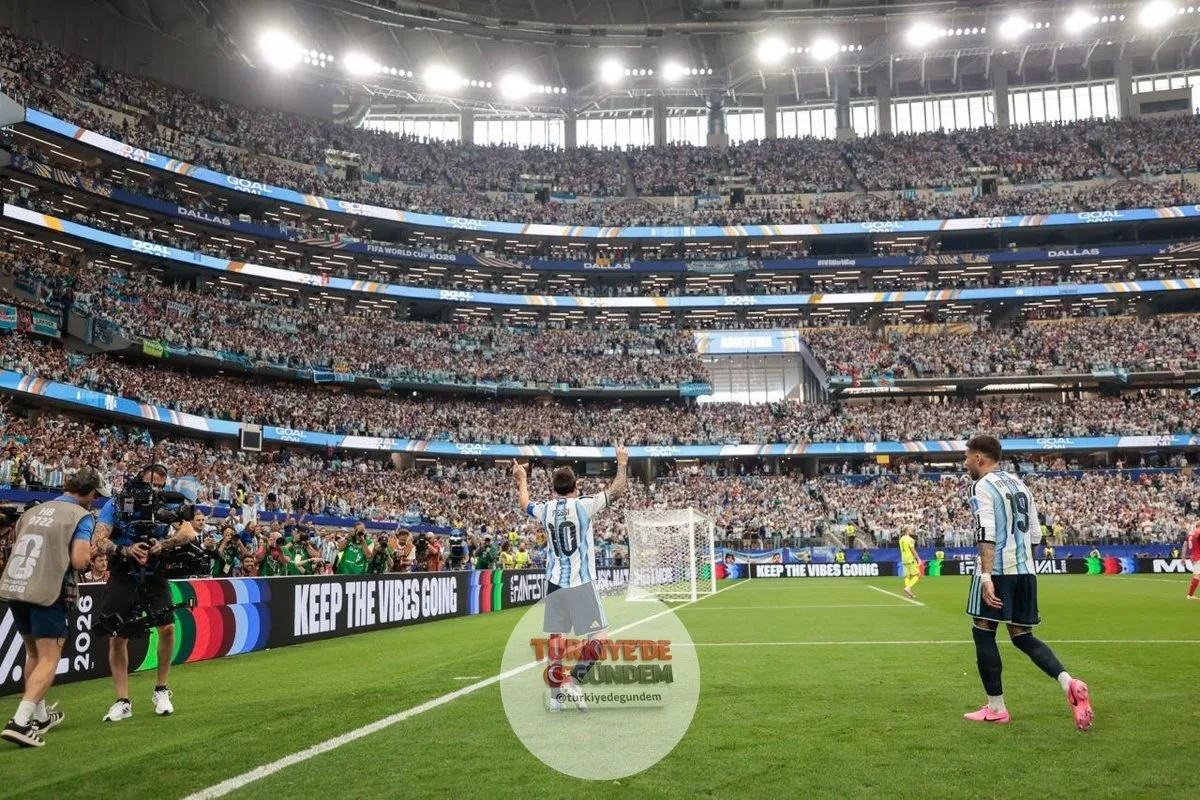 Olivier Giroud: Arjantinli oyuncular Messi için sahada ölmeye hazırlar. Tamamen onun için oynuyorlar. Messi ise yaşlandıkça daha da iyiye gidiyor.
