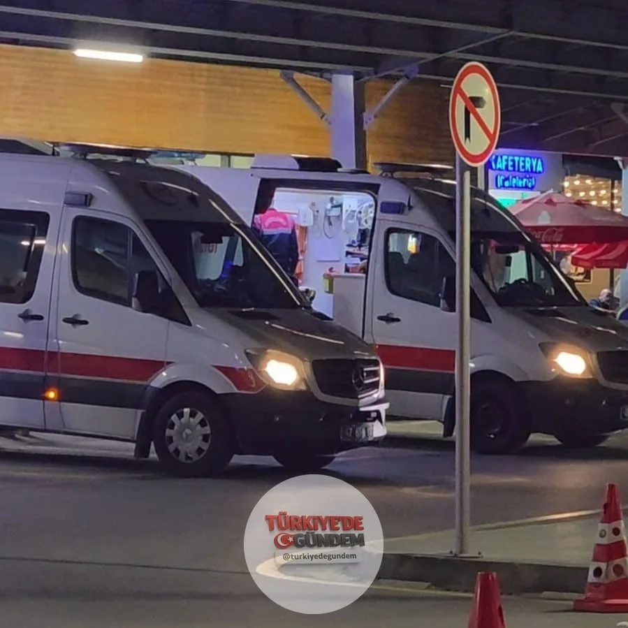 Kütahya'da bir ortaokul etkinliğinde, yedikleri yemekten 71 kişi zehirlendi.
