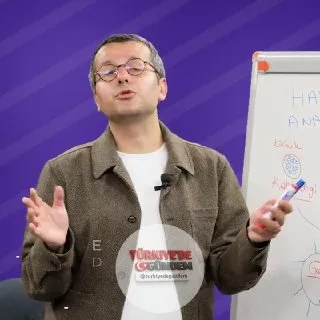 Diyetisyen Ersin Özdemir: Türk halkının en büyük kilo alma sebeplerinden biri akşam yemek yemesidir. Bir de meyve tabakları var. Akşam yenen meyveler kilo aldırır. Meyveleri güneşin olduğu saatlerde; sabah, öğle ya da öğleden sonraki saatlerde tüketi