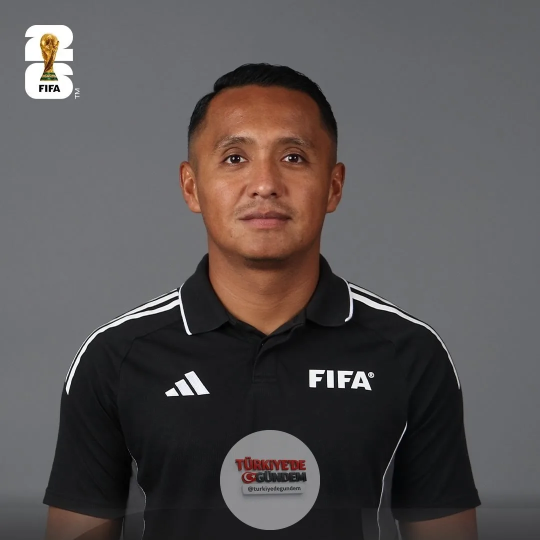 Türkiye Futbol Federasyonu'nun (TFF), Paraguay maçının tekrarı için FIFA ile temasa geçtiği ancak "ikinci saat" gerekçesiyle ret yanıtı aldığı öğrenildi. Paraguaylı futbolcunun yere düşen hakem saatini alıp koluna taktığı olay sonrası TFF, maçın tekr