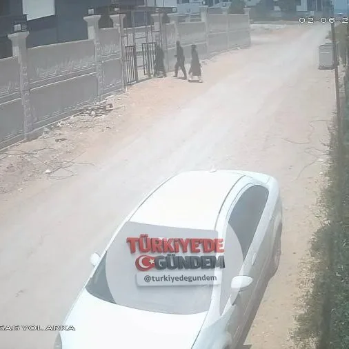Eskişehir'de farklı tarihlerde üç ayrı evden toplam 1 milyon 20 bin TL değerinde nakit para, altın ve ziynet eşyası çaldıkları tespit edilen iki kadın gözaltına alındı.
