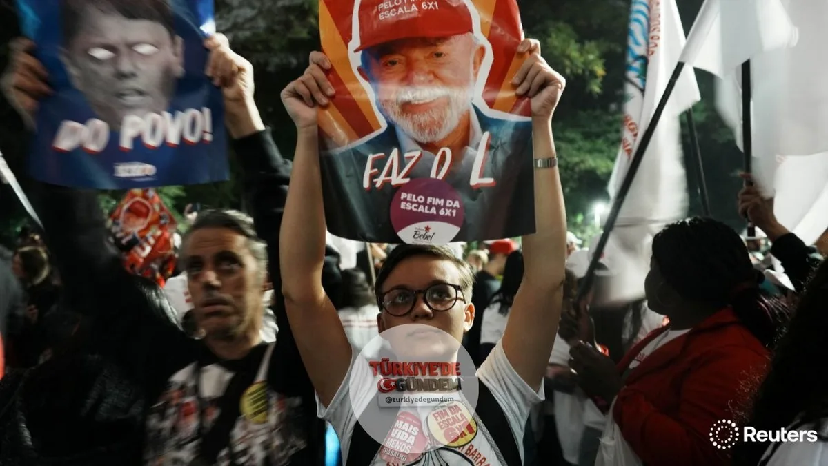 Reuters Dünya Haberleri Podcast'ine konuk olan Manuela Andreoni, genç Brezilyalı seçmenlerin sol görüşten uzaklaşmasını değerlendirdi: "Gençler solu düzenin bir parçası olarak görüyor ve mevcut durumdan memnun değiller. Solun kendileri için çizdiği y