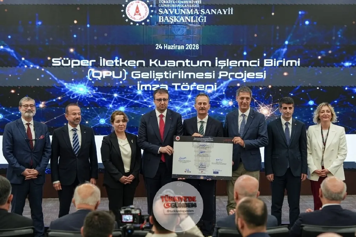 1-) 🎖️ ASELSAN, süper iletken kuantum işlemci geliştiriyor. Savunma Sanayii Başkanlığı, kritik projeyi resmen başlattı. ASELSAN Genel Müdürü Ahmet Akyol, "2021 yılından bu yana üzerinde çalıştığımız ve geleceğin dünyasını şekillendirecek kuantum tekn
